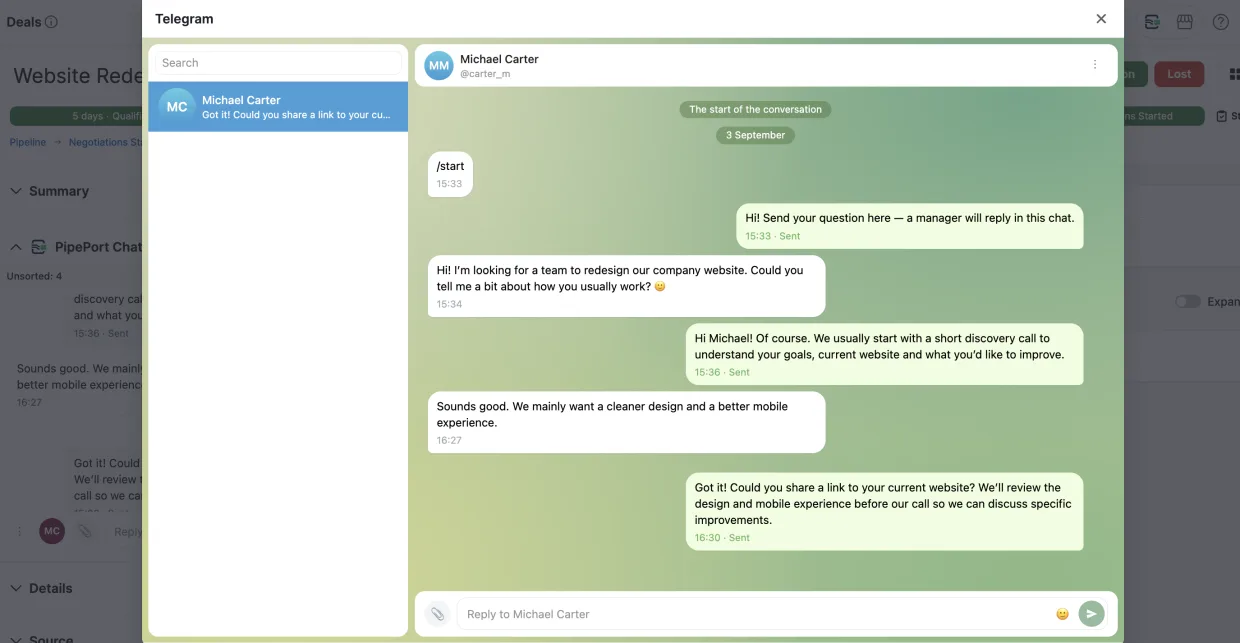 The full-screen PipePort Chat window: the conversation list on the left, the customer thread on the right.